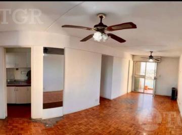 Departamento · 62m² · 4 Ambientes · 4 Ambientes | 6° Piso | Balcón con Vista Abierta | Muy Luminoso | Gran Potencial de Inversión