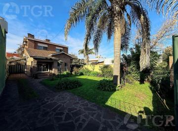 Casa · 170m² · 5 Ambientes · 3 Cocheras · Venta Casa de Epoca en Dos Plantas Lote de 374 m², 4 Amb. Jardin, Parrilla, Cochera Pasante