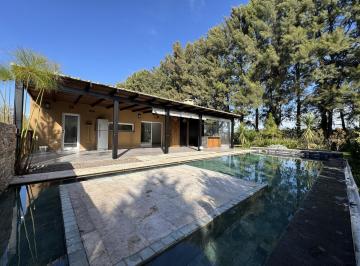 Casa · 174m² · 4 Ambientes · 2 Cocheras · Venta de Casa 4 Ambientes con Piscina Club de Campo Miralagos 2 - La Plata