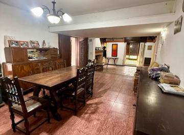 Casa · 200m² · 5 Ambientes · 2 Cocheras · Casa de Una Sola Planta, Espacios Comodos, Hermoso Patio