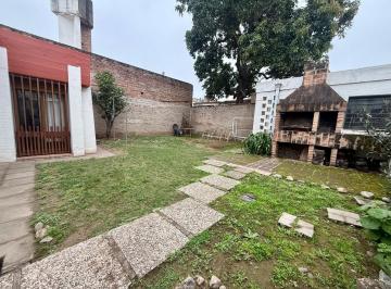 Casa · 200m² · 5 Ambientes · 2 Cocheras · Propiedad con Mucho Potencial Comercial, y Vivienda! en Una Ubicacion Privilegiada