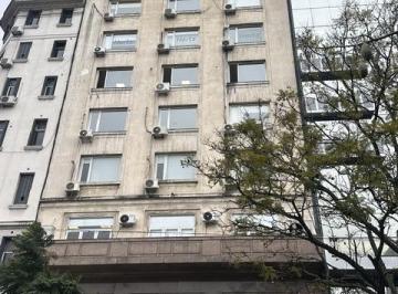 Oficina comercial · 100m² · 7 Ambientes · Oficina en Alquiler Centro Sobre Cerrito