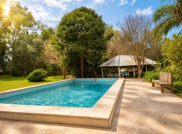 Quinta vacacional · 140m² · 6 Dormitorios · 2 Cocheras · Increible Quinta de 4300 m en Villa Rosa Pilar