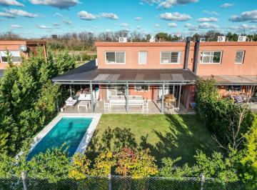 Casa · 120m² · 5 Ambientes · Casa Venta en Casas de Santa Ana con Muy Buena Renta!