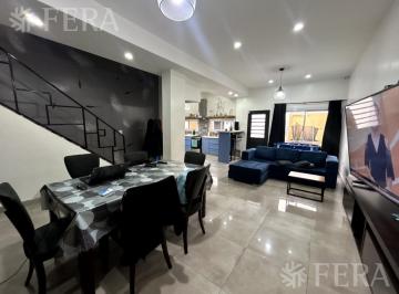 Casa · 142m² · 4 Ambientes · 1 Cochera · Venta Casa 4 Ambientes con Cochera y Patio en Wilde