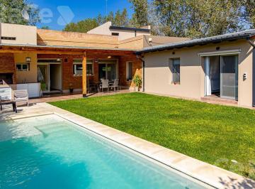 Casa · 220m² · 5 Ambientes · 2 Cocheras · Venta Casa 3 Dorm., Pileta, Parrilla, Barrio Privado, Pueblo Esther
