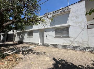 Casa · 135m² · 6 Ambientes · Casa en Barrio Ludueña - 3 Dorm.