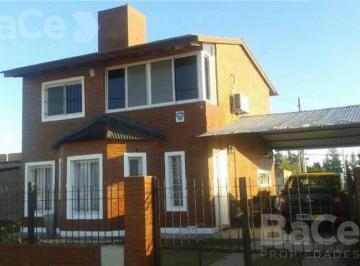 Casa · 109m² · 4 Ambientes · 1 Cochera · Casa 3 Dorm. - Pileta - Cochera - Roldán.