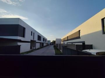Casa · 82m² · 3 Ambientes · 1 Cochera · Casa Duplex en Don Carlos Barrio Las Calas 505 Bis Entre 139 y 140 Gorina La Plata