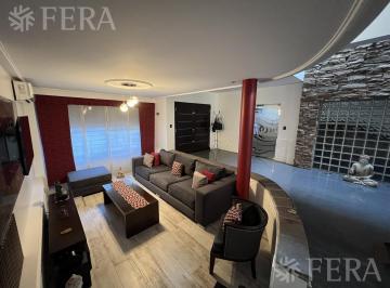 Casa · 368m² · 5 Ambientes · 2 Cocheras · Venta Casa 5 Ambientes con Cochera, Patio y Parrilla en Wilde