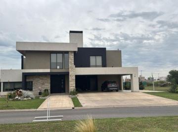 Casa de 7 ambientes, Córdoba · Exclusiva Residencia de Categoría en Venta | La Cascada Golf Club – Etapa I