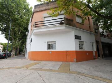 PH · 48m² · 3 Ambientes · Funcional y Luminoso PH en Esquina