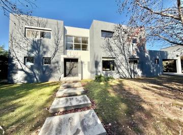 Casa · 184m² · 5 Ambientes · 2 Cocheras · Venta Casa 5 Ambientes Altos del Sol Se Escuchan Ofertas