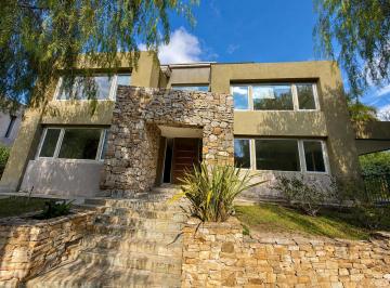 Casa · 262m² · 5 Ambientes · 1 Cochera · Casa - Las Heras