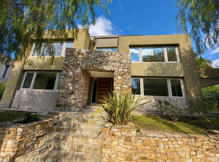 Casa · 262m² · 5 Ambientes · 1 Cochera