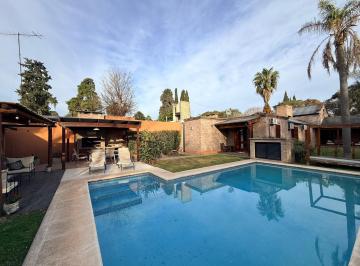 Casa · 176m² · 3 Dormitorios · 2 Cocheras · En Venta Casa de Estilo en Alamos del Aeroclub