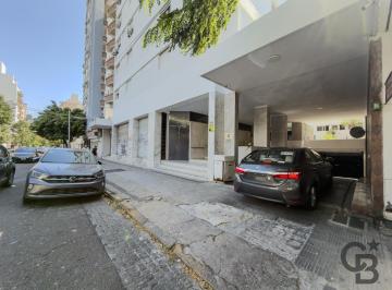 Local comercial · 700m² · 15 Ambientes · 3 Cocheras · Local Oficinas 700 m² con 3 Vidrieras y 3 Cocheras en La Plata