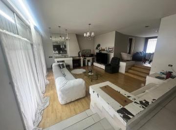 Casa · 800m² · 7 Ambientes · 6 Cocheras · Banfield Oeste | Casa 800 m² | Pileta | Quincho | 4 Cocheras