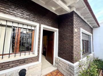 Casa · 182m² · 5 Ambientes · 1 Cochera · Casa 3 Dorm. Patio y Cochera Cub 65 19 y 20 Lote Propio La Plata