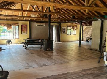 Quinta vacacional · 238m² · 3 Ambientes · 3 Cocheras · Quinta en Pedregal Maipu