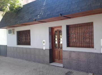 Casa · 73m² · 7 Ambientes · Casa Al Frente 2 Dorm - Patio - Inmejorable Ubicacion a m Parque Yrigoyen