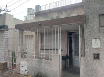Casa de 5 ambientes, Rosario · Casa de Dos Dorm. en Venta