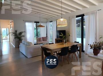 Casa · 155m² · 4 Ambientes · 1 Cochera · Casa en Alquiler Temporal en Pinamar 4 Ambientes Para 6 Personas con Pileta