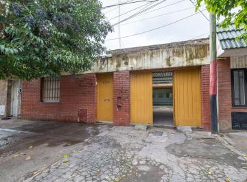 Casa · 201m² · 4 Ambientes · 1 Cochera · Casa en Venta Dos Dorm. a Refaccionar