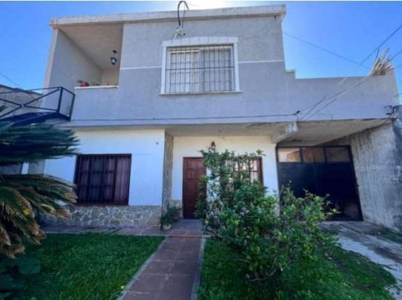 Casa · 355m² · 8 Ambientes · 2 Cocheras