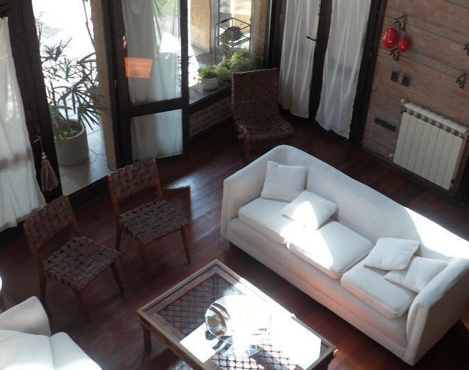Casa · 560m² · 10 Ambientes · 4 Cocheras