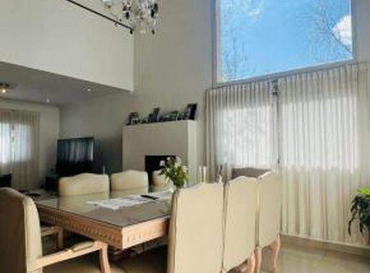 Casa · 200m² · 5 Ambientes · 5 Cocheras