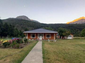 Casa · 105m² · 5 Ambientes · 1 Cochera · Excelente Casa en La Localidad de El Hoyo
