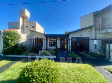 Casa de 4 ambientes, Mar del Plata · Chalet 4 Ambientes con Quincho, Garage y Amplio Patio - Constitución