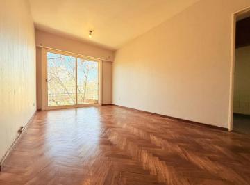 Departamento en Alquiler de 2 ambientes Floresta Norte · Excelente Dpto. 2 Amb. con Balcón. Orientación Total Al Frente