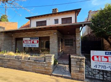 Casa · 307m² · 5 Ambientes · 3 Cocheras · Chalet en Alquiler 6 Amb Jardín Quincho y Pileta Martinez