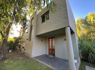 Casa · 240m² · 5 Ambientes · 3 Cocheras · Casa en Los Sauces