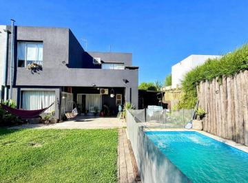 Casa · 140m² · 5 Ambientes · Casa en Casas de Santa Maria