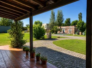 Casa · 230m² · 6 Ambientes · 4 Cocheras · Venta | Casa | Haras del Sol | Pilar | Barrio Privado | 6 Ambientes | 4 Dorm | Lote de 1650 m².