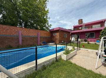 Casa · 204m² · 6 Ambientes · 1 Cochera · Venta Casa 5 Ambientes San Miguel Centro. Pileta