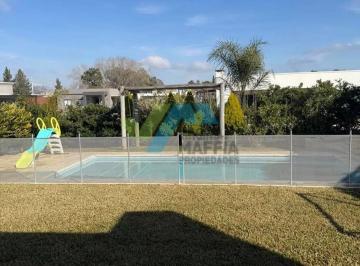 Casa · 135m² · 4 Ambientes · 1 Cochera · Casa con Pileta en Lote Interno - Pilar del Este