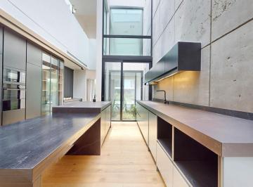 Casa · 503m² · 5 Ambientes · 2 Cocheras · Moderna Casa en Barrio Los Castaños