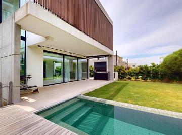 Casa · 503m² · 5 Ambientes · 2 Cocheras · Moderna Casa en Barrio Los Castaños