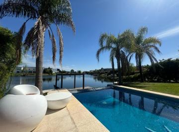 Casa · 420m² · 6 Ambientes · 2 Cocheras · Casa en Los Alisos