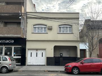 Casa · 225m² · 6 Ambientes · 1 Cochera · Casa en Abasto