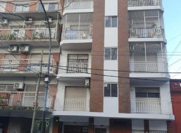 Departamento Alquiler de 2 ambientes · Departamento 2 Amb. Al Frente con Balcón a 200 m. de La Estación