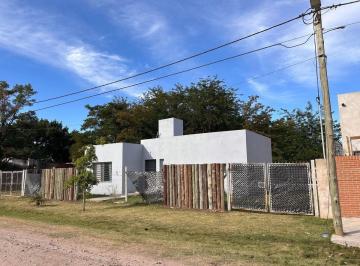 Quinta vacacional · 90m² · 2 Dormitorios · 1 Cochera · Hermosa Casa Quinta a Estrenar - La Reja