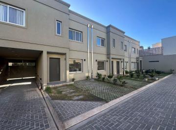 Casa · 98m² · 4 Ambientes · 2 Cocheras · Venta Casa 4 Ambientes Hurlingham Barrio Cerrado