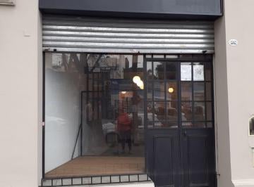 Local comercial de 1 ambiente, Parque Chacabuco · Local Refaccionado a Nuevo