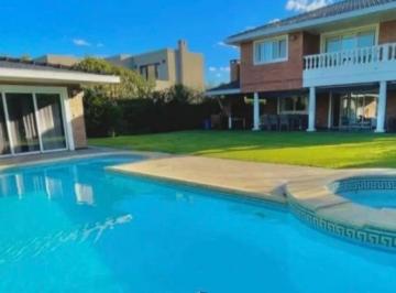 Casa · 290m² · 5 Ambientes · 2 Cocheras · Casa en Santa Barbara