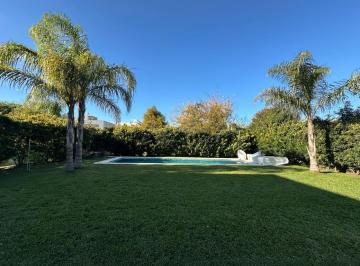 Casa · 197m² · 6 Ambientes · 3 Cocheras · Casa en Los Alisos